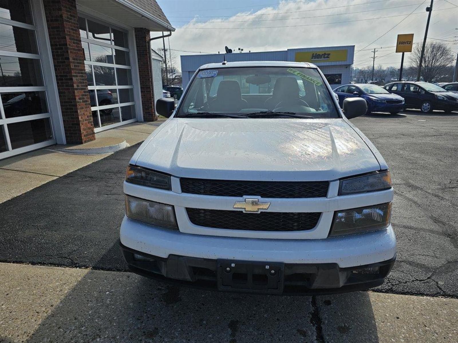2012 White /Gray Chevrolet Colorado (1GCCSBF91C8) with an 2.9l I-4 SFI 2.9l engine, Auto transmission, located at 4163 Bardstown Rd, Louisville, KY, 40218, (502) 266-7677, 38.189991, -85.642418 - Photo #2
