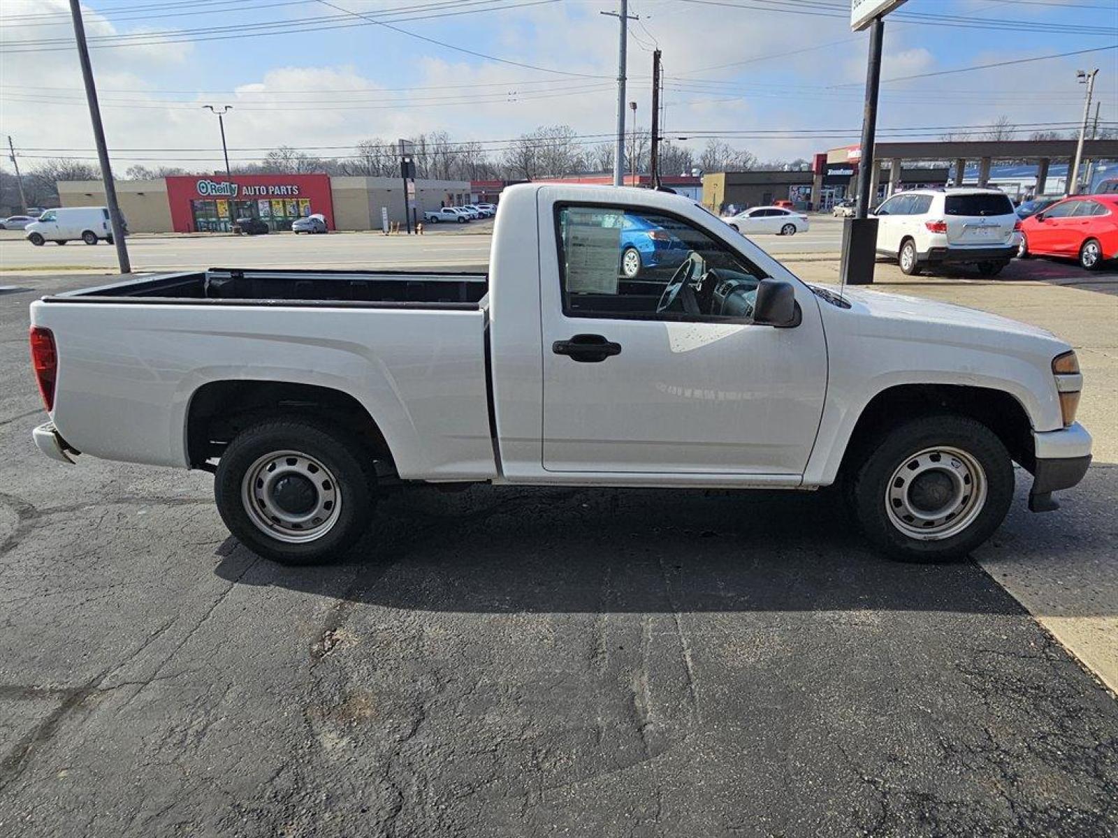 2012 White /Gray Chevrolet Colorado (1GCCSBF91C8) with an 2.9l I-4 SFI 2.9l engine, Auto transmission, located at 4163 Bardstown Rd, Louisville, KY, 40218, (502) 266-7677, 38.189991, -85.642418 - Photo #4