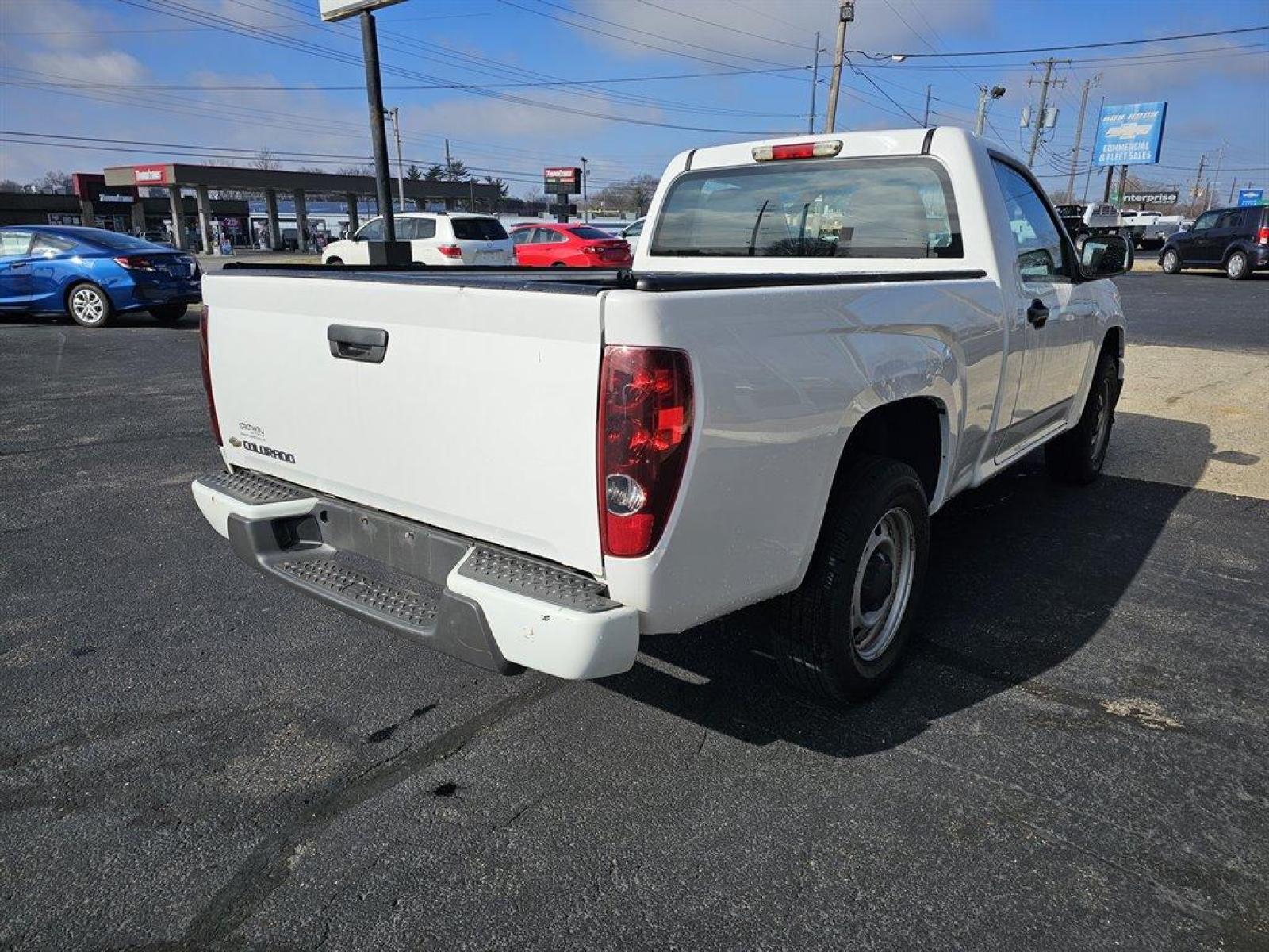 2012 White /Gray Chevrolet Colorado (1GCCSBF91C8) with an 2.9l I-4 SFI 2.9l engine, Auto transmission, located at 4163 Bardstown Rd, Louisville, KY, 40218, (502) 266-7677, 38.189991, -85.642418 - Photo #5