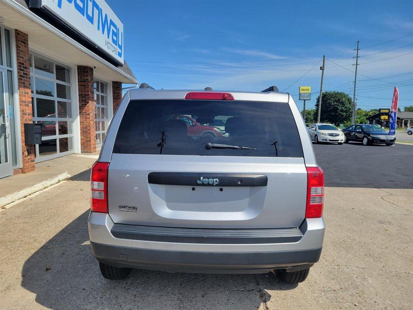 2017 Silver /Black Jeep Patriot (1C4NJPBA5HD) with an 2.0l I-4 SFI Dohc 2.0l engine, Auto transmission, located at 4163 Bardstown Rd, Louisville, KY, 40218, (502) 266-7677, 38.189991, -85.642418 - We're just going to get this out of the way right now: Time has not been kind to the Jeep Patriot. It debuted for the 2007 model year and has carried on without a full redesign ever since. A decade later, the 2017 Patriot's plasticky interior, rough ride quality and intrusive road noise are throwbac - Photo#3