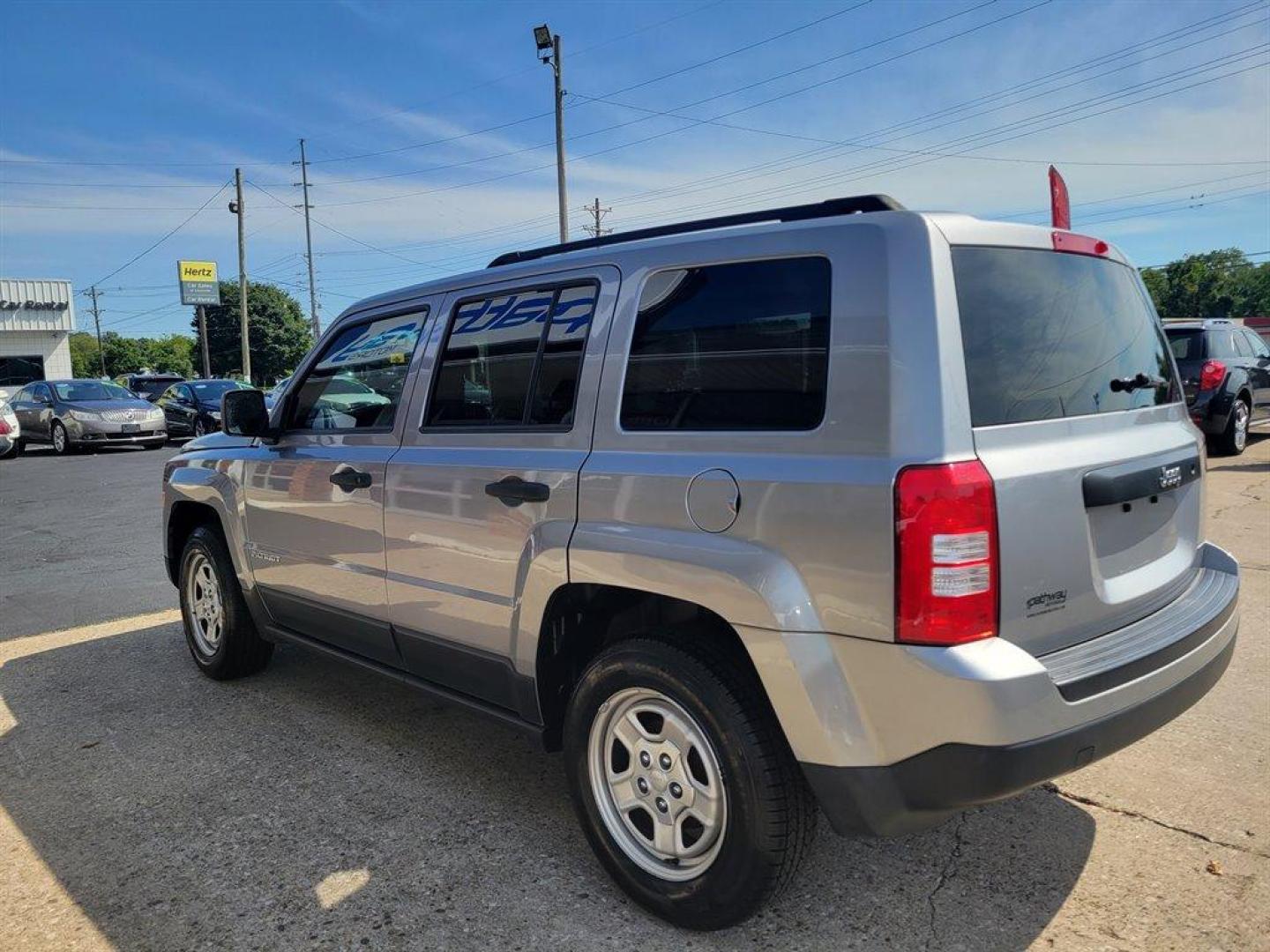 2017 Silver /Black Jeep Patriot (1C4NJPBA5HD) with an 2.0l I-4 SFI Dohc 2.0l engine, Auto transmission, located at 4163 Bardstown Rd, Louisville, KY, 40218, (502) 266-7677, 38.189991, -85.642418 - We're just going to get this out of the way right now: Time has not been kind to the Jeep Patriot. It debuted for the 2007 model year and has carried on without a full redesign ever since. A decade later, the 2017 Patriot's plasticky interior, rough ride quality and intrusive road noise are throwbac - Photo#4