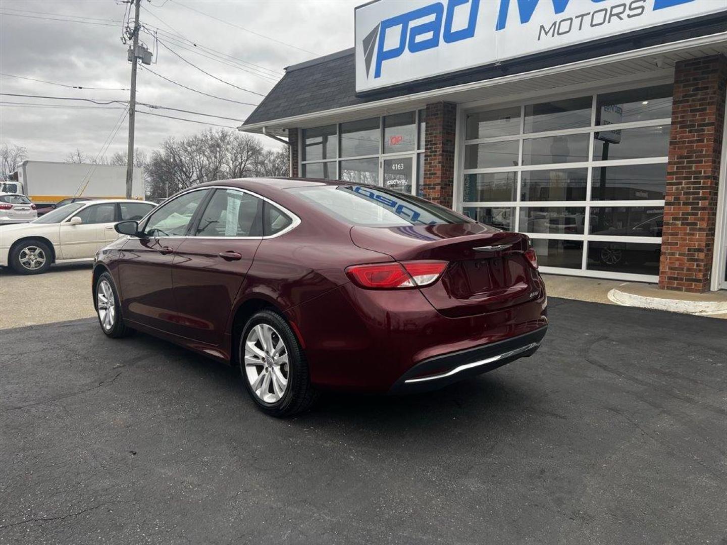 2015 Maroon /Black Chrysler 200 (1C3CCCAB6FN) with an 2.4l I-4 Smpi Dohc VVT 2. engine, Auto transmission, located at 4163 Bardstown Rd, Louisville, KY, 40218, (502) 266-7677, 38.189991, -85.642418 - Photo#3