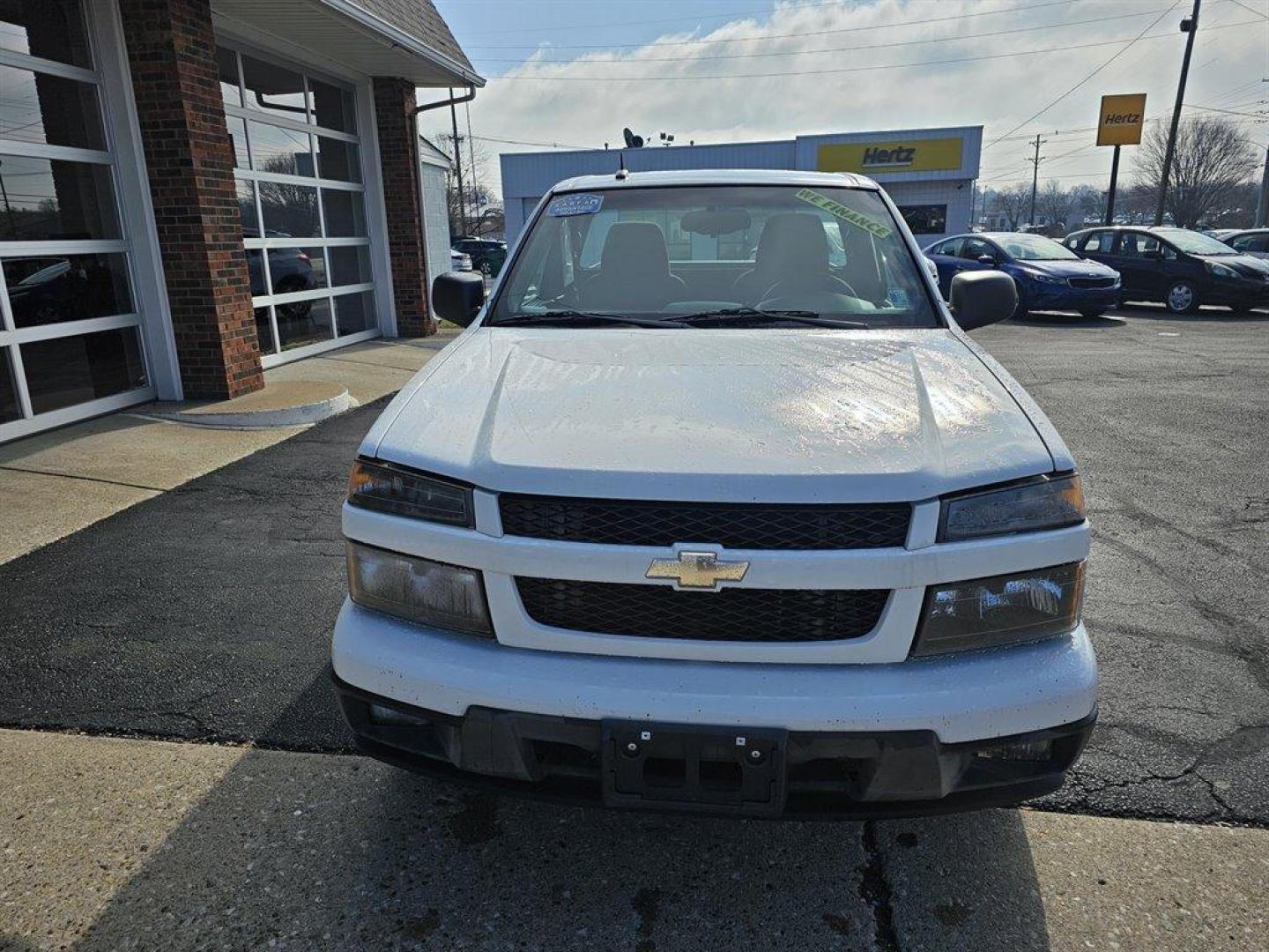 2012 White /Gray Chevrolet Colorado (1GCCSBF91C8) with an 2.9l I-4 SFI 2.9l engine, Auto transmission, located at 4163 Bardstown Rd, Louisville, KY, 40218, (502) 266-7677, 38.189991, -85.642418 - Photo#2