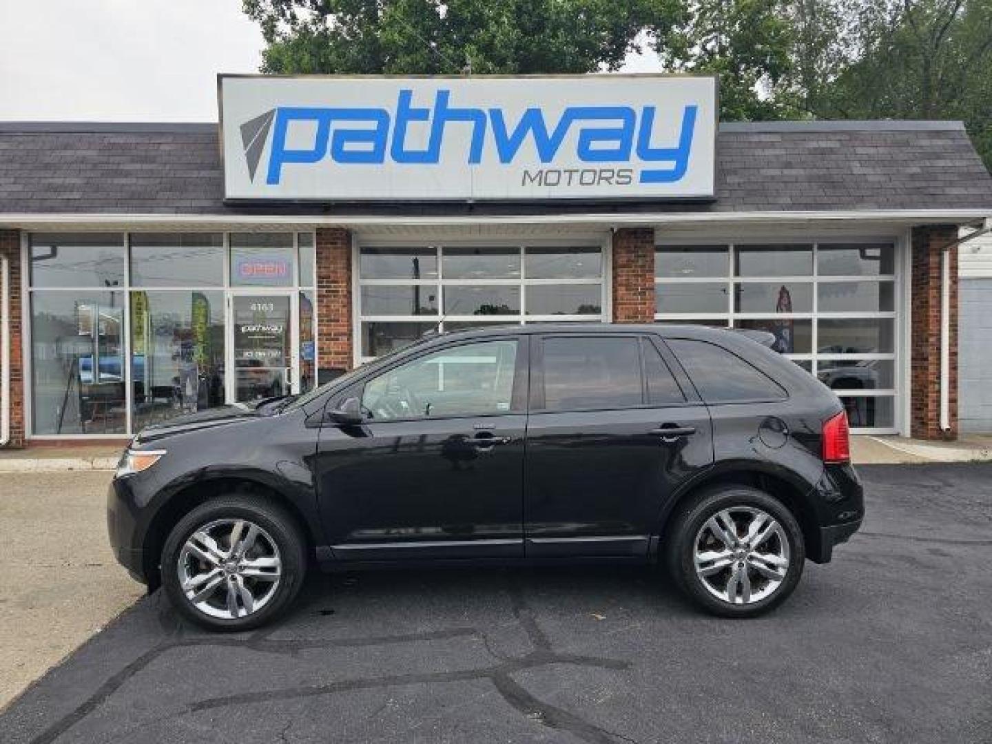 2013 Black /Black Ford Edge (2FMDK3JC6DB) with an 3.5l V6 Smpi Dohc 3.5l engine, Auto transmission, located at 4163 Bardstown Rd, Louisville, KY, 40218, (502) 266-7677, 38.189991, -85.642418 - Deciding on what size of crossover to buy can be tricky. Do you get a large crossover for maximum interior space and roomy third-row seating? Or do you get a small crossover for easier urban maneuverability and higher fuel economy? For some people, the middle ground is the way to go, which is why th - Photo#1