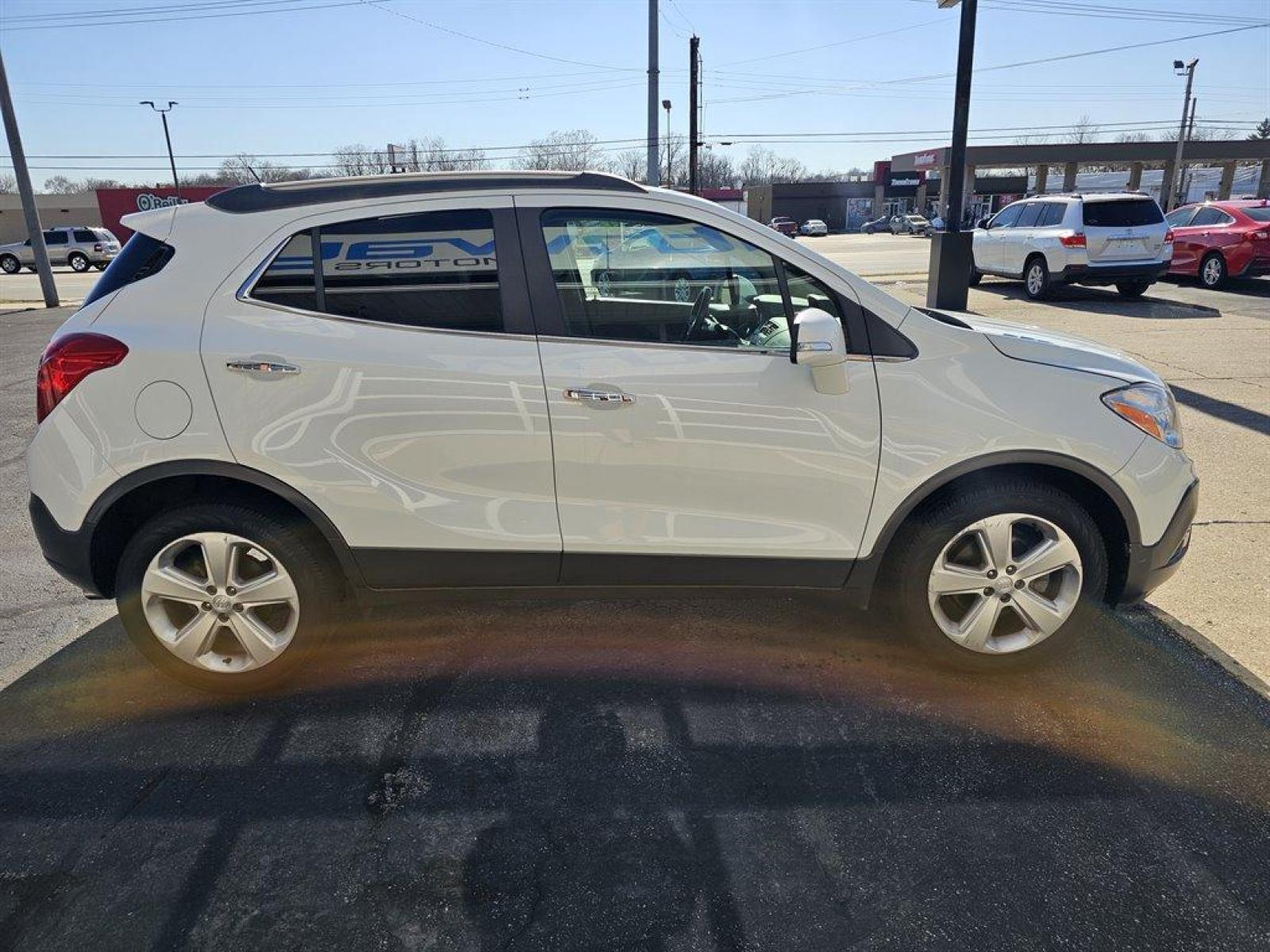 2016 White /Gray Buick Encore (KL4CJBSB7GB) with an 1.4l I-4 MFI Flex T/C HO engine, Auto transmission, located at 4163 Bardstown Rd, Louisville, KY, 40218, (502) 266-7677, 38.189991, -85.642418 - Photo #4