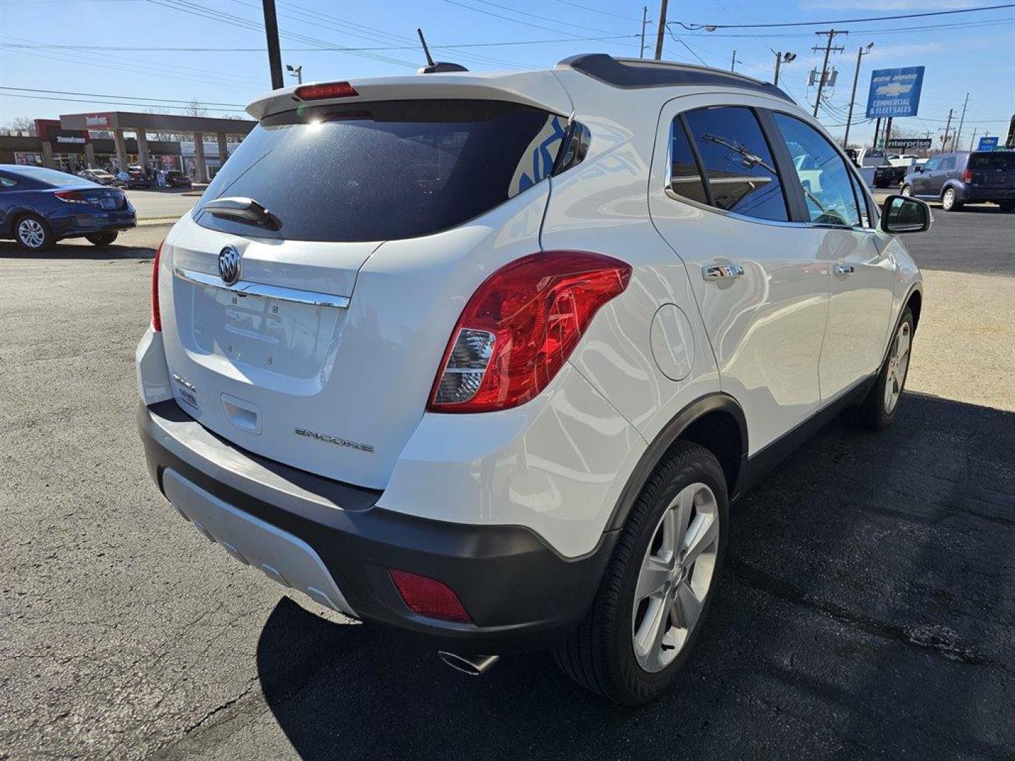 2016 White /Gray Buick Encore (KL4CJBSB7GB) with an 1.4l I-4 MFI Flex T/C HO engine, Auto transmission, located at 4163 Bardstown Rd, Louisville, KY, 40218, (502) 266-7677, 38.189991, -85.642418 - Photo#5