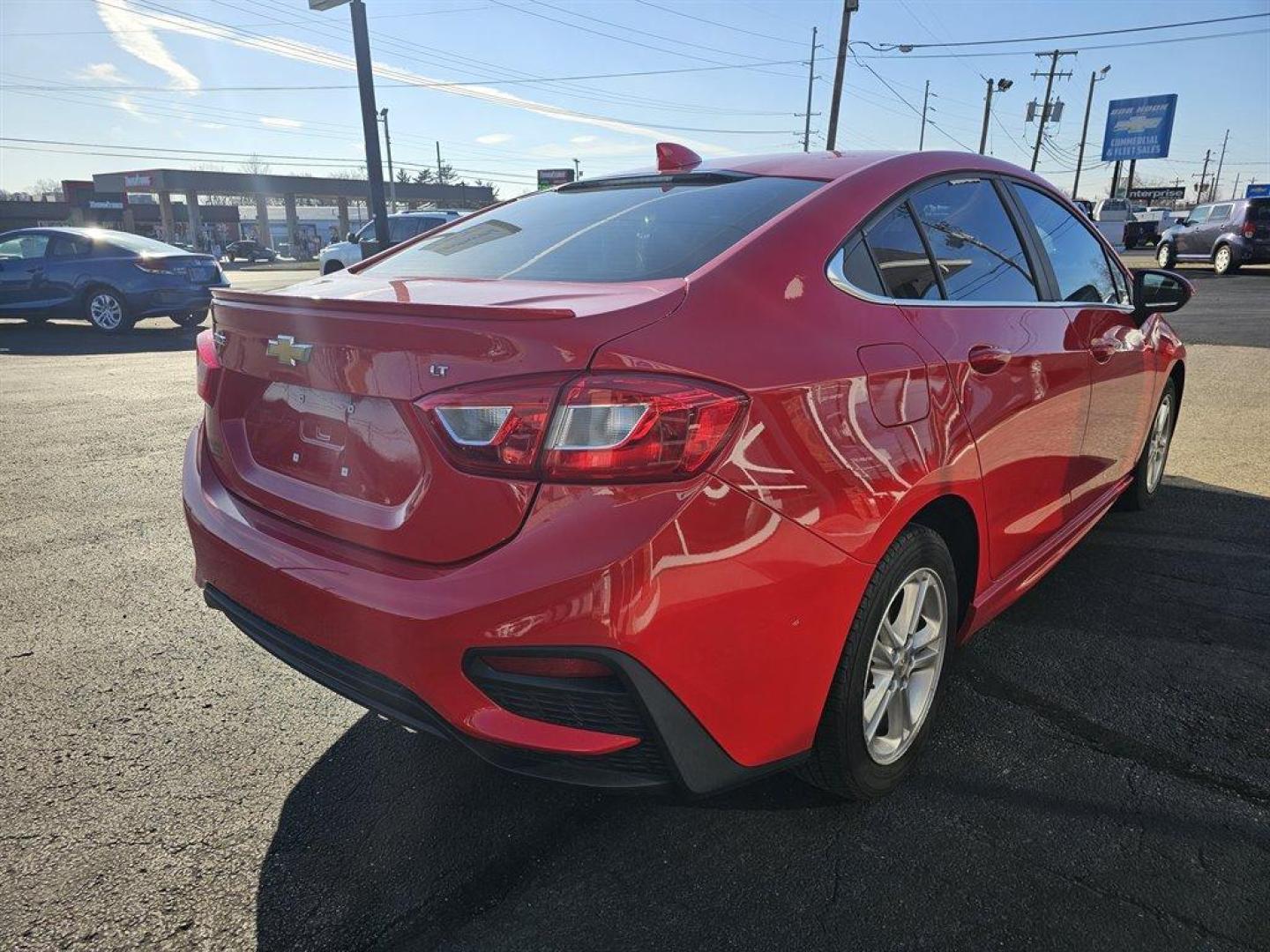 2016 Red /Black Chevrolet Cruze (1G1BE5SM1G7) with an 1.4l I-4 DI Dohc T/C 1.4l engine, Auto transmission, located at 4163 Bardstown Rd, Louisville, KY, 40218, (502) 266-7677, 38.189991, -85.642418 - Photo#5