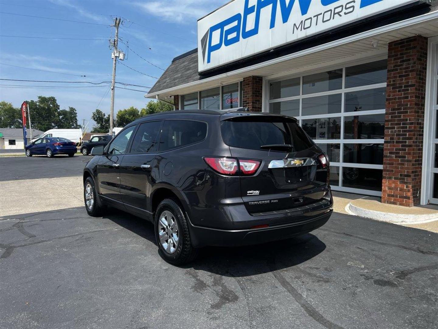 2017 Gray /Gray Chevrolet Traverse (1GNKVFED1HJ) with an 3.6l V6 DI Dohc 3.6l engine, Auto transmission, located at 4163 Bardstown Rd, Louisville, KY, 40218, (502) 266-7677, 38.189991, -85.642418 - Photo#3