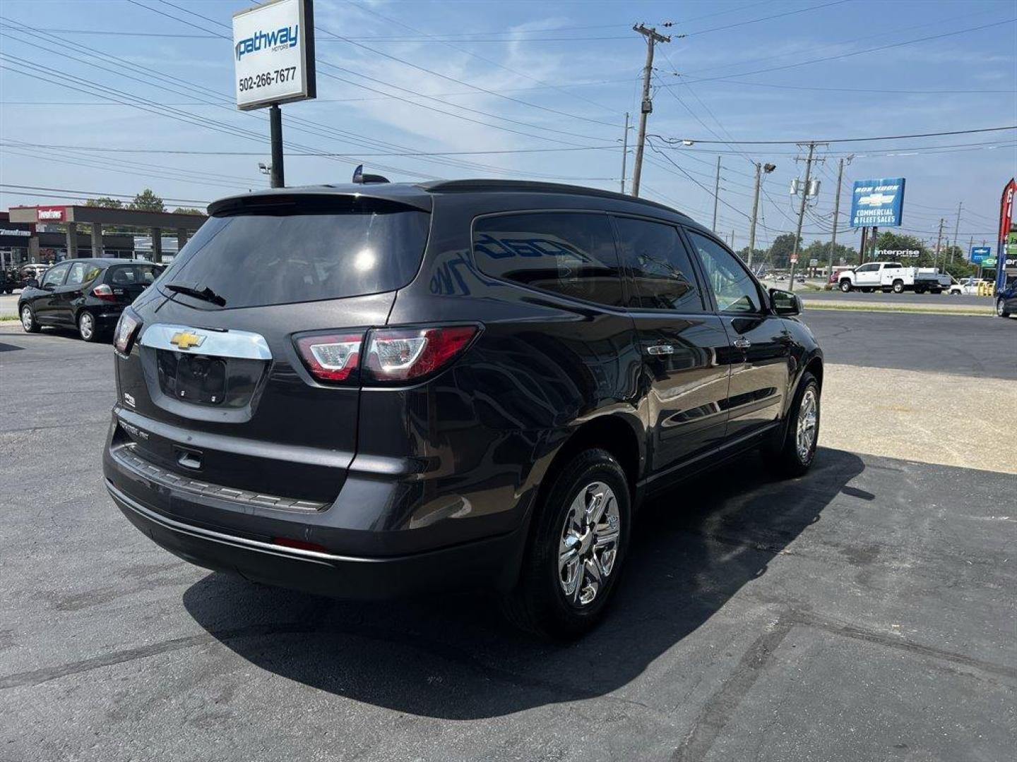 2017 Gray /Gray Chevrolet Traverse (1GNKVFED1HJ) with an 3.6l V6 DI Dohc 3.6l engine, Auto transmission, located at 4163 Bardstown Rd, Louisville, KY, 40218, (502) 266-7677, 38.189991, -85.642418 - Photo#4