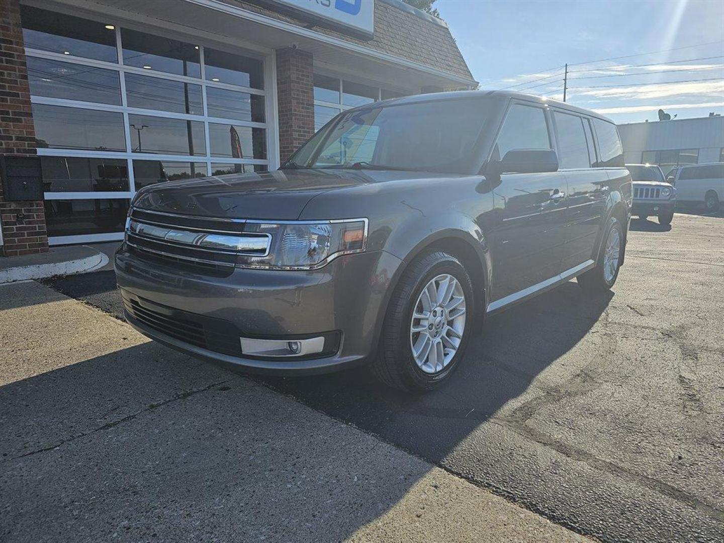 2015 Gray /Black Ford Flex (2FMHK6C80FB) with an 3.5l V6 Smpi TI-VCT 3.5l engine, Auto transmission, located at 4163 Bardstown Rd, Louisville, KY, 40218, (502) 266-7677, 38.189991, -85.642418 - Photo#0