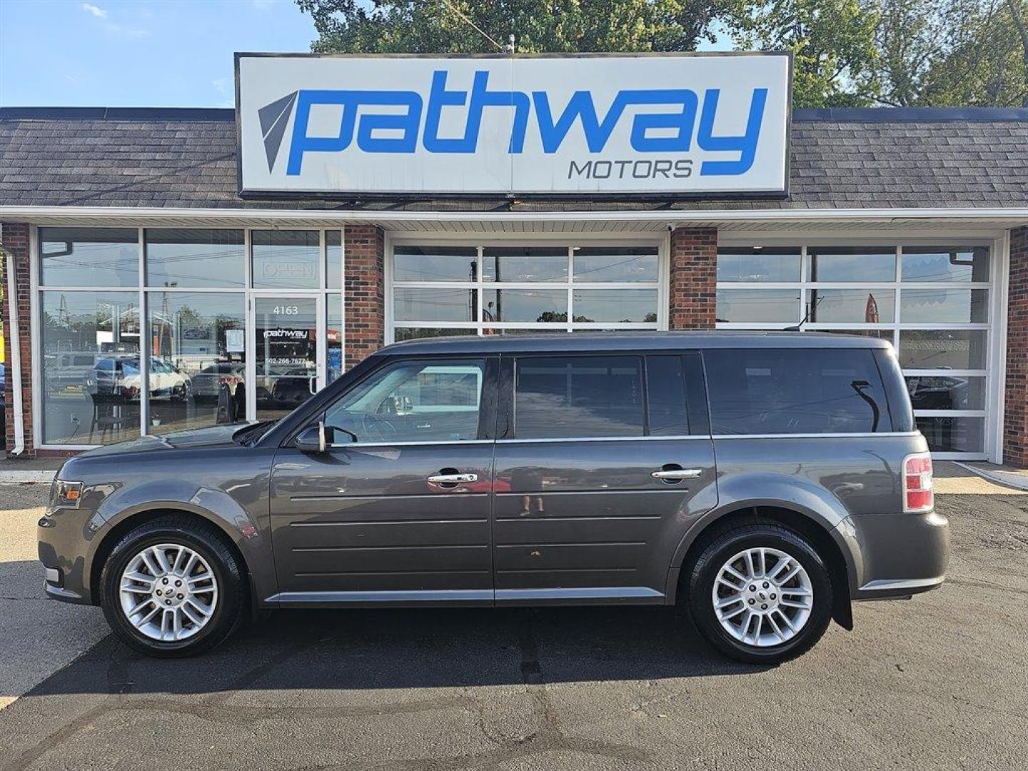 2015 Gray /Black Ford Flex (2FMHK6C80FB) with an 3.5l V6 Smpi TI-VCT 3.5l engine, Auto transmission, located at 4163 Bardstown Rd, Louisville, KY, 40218, (502) 266-7677, 38.189991, -85.642418 - Photo#1
