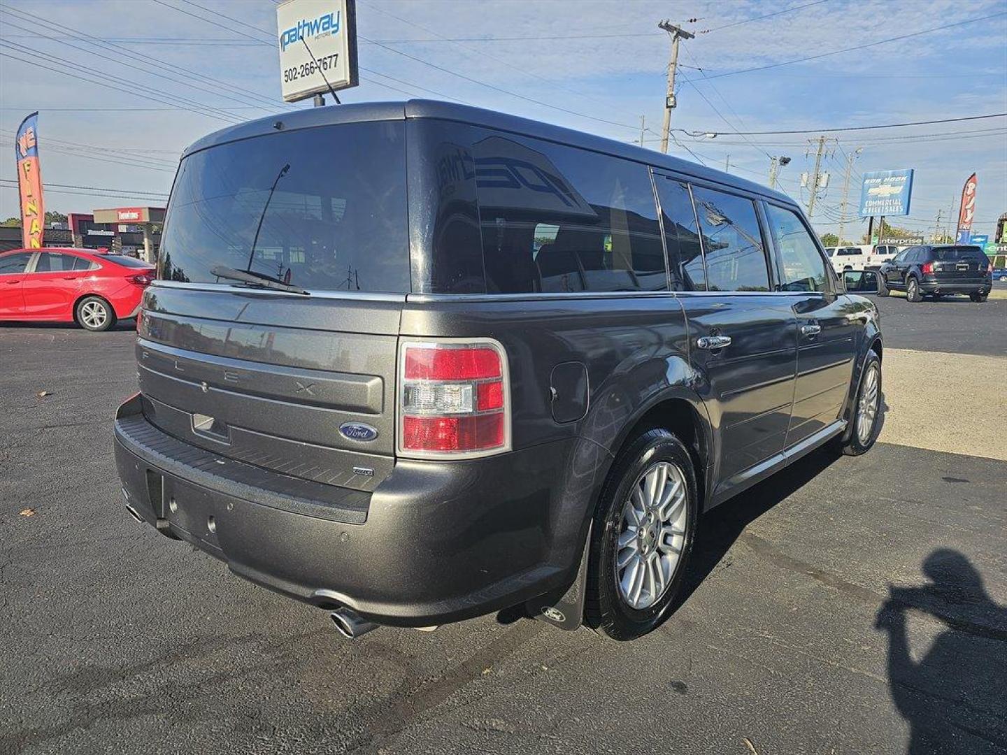 2015 Gray /Black Ford Flex (2FMHK6C80FB) with an 3.5l V6 Smpi TI-VCT 3.5l engine, Auto transmission, located at 4163 Bardstown Rd, Louisville, KY, 40218, (502) 266-7677, 38.189991, -85.642418 - Photo#3