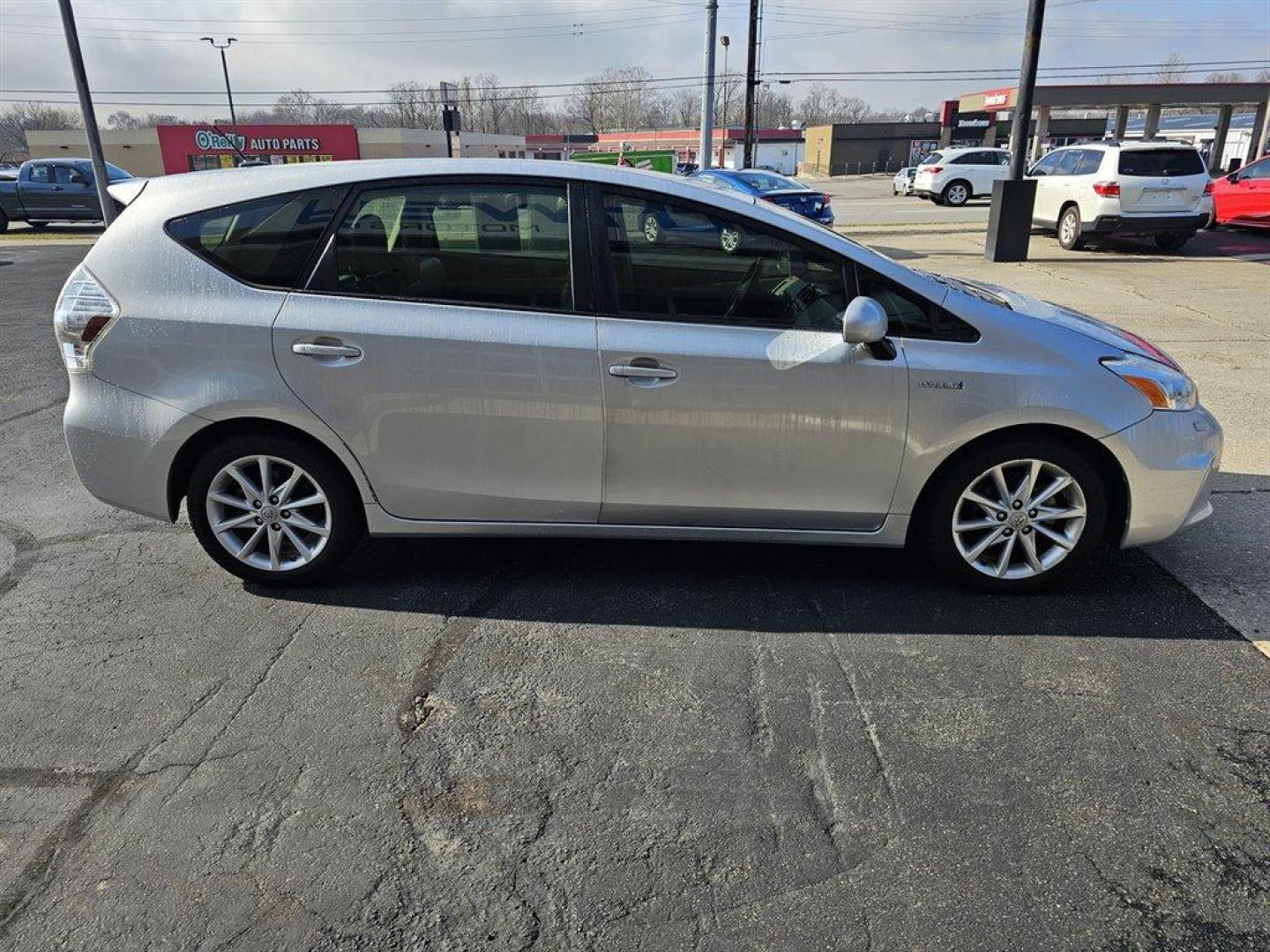 2013 Silver /Gray Toyota Prius V (JTDZN3EU8D3) with an 1.8l I-4 EFI Dohc Hybrid engine, Auto transmission, located at 4163 Bardstown Rd, Louisville, KY, 40218, (502) 266-7677, 38.189991, -85.642418 - Photo#4