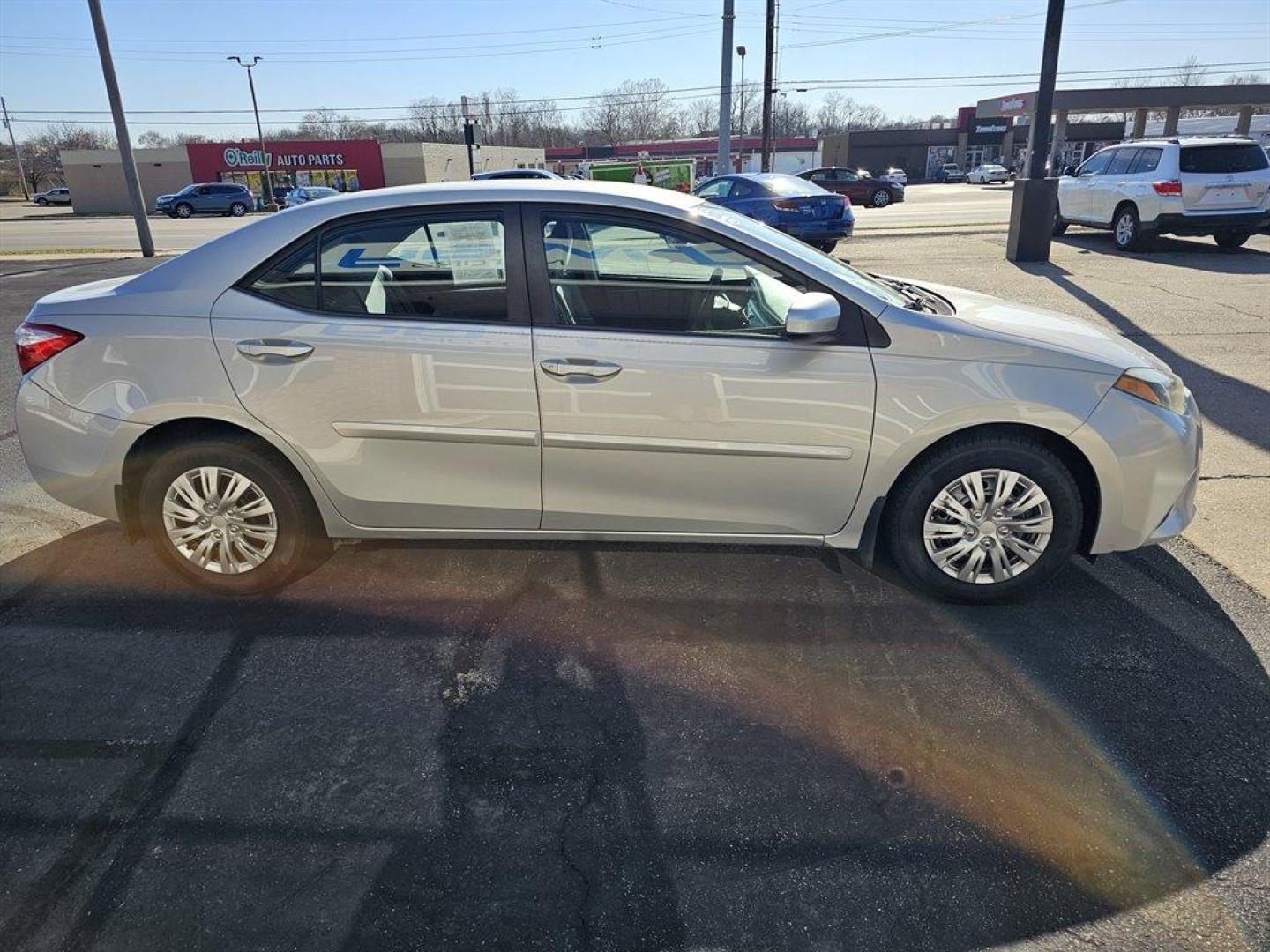 2015 Silver /Gray Toyota Corolla (2T1BURHE9FC) with an 1.8l I-4 EFI Dohc 1.8l engine, Auto transmission, located at 4163 Bardstown Rd, Louisville, KY, 40218, (502) 266-7677, 38.189991, -85.642418 - Photo#4