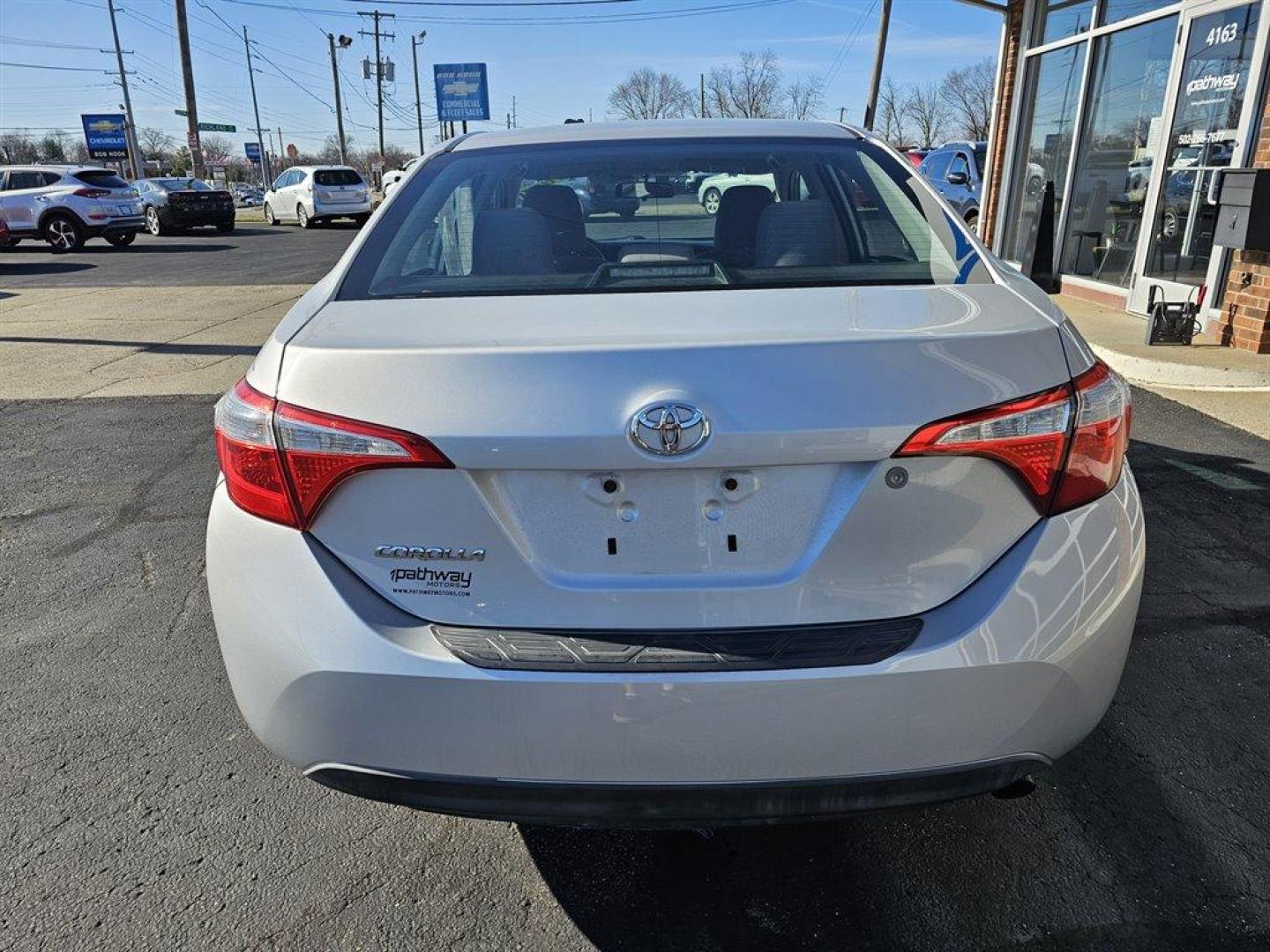 2015 Silver /Gray Toyota Corolla (2T1BURHE9FC) with an 1.8l I-4 EFI Dohc 1.8l engine, Auto transmission, located at 4163 Bardstown Rd, Louisville, KY, 40218, (502) 266-7677, 38.189991, -85.642418 - Photo#6