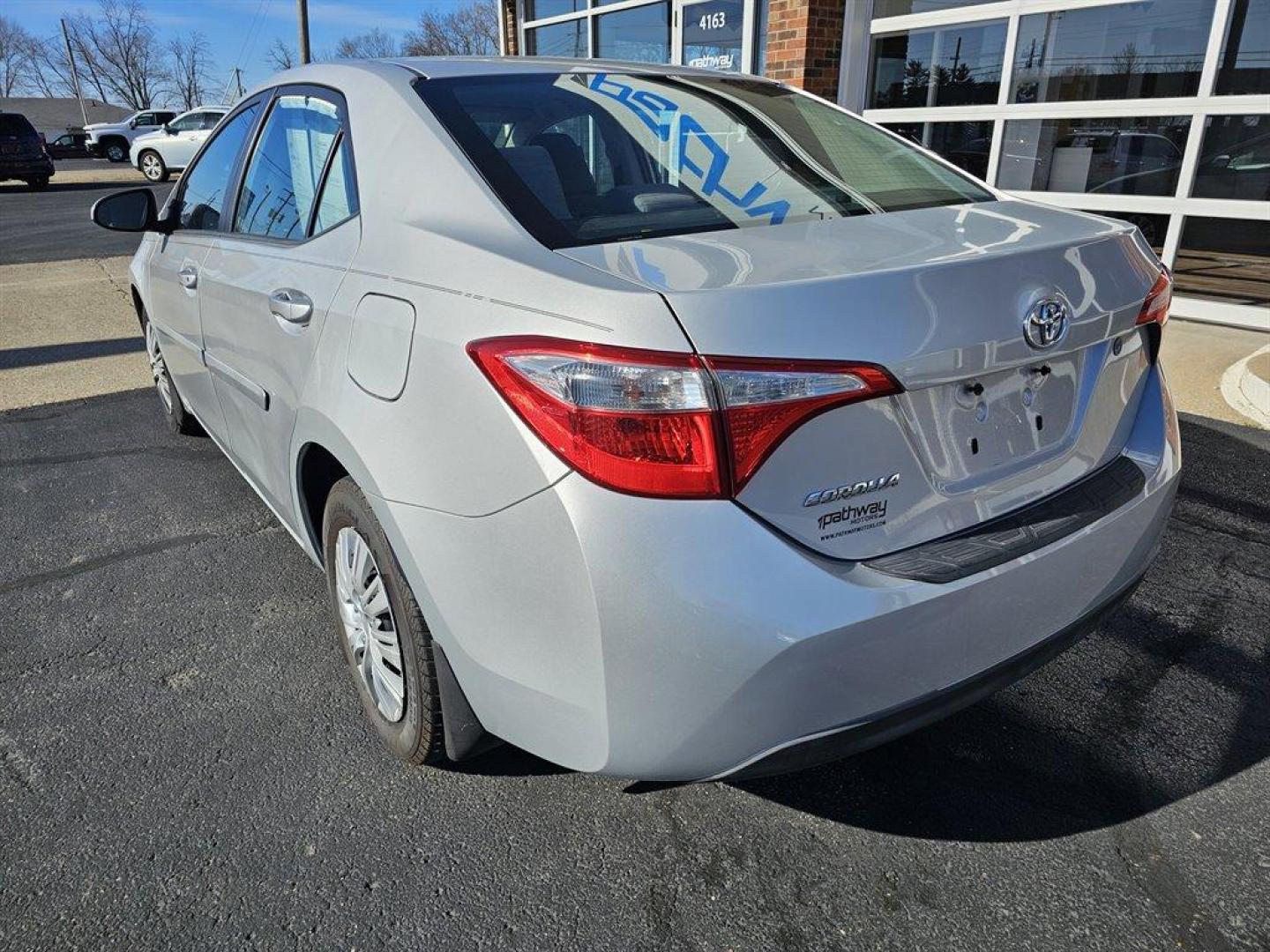 2015 Silver /Gray Toyota Corolla (2T1BURHE9FC) with an 1.8l I-4 EFI Dohc 1.8l engine, Auto transmission, located at 4163 Bardstown Rd, Louisville, KY, 40218, (502) 266-7677, 38.189991, -85.642418 - Photo#7